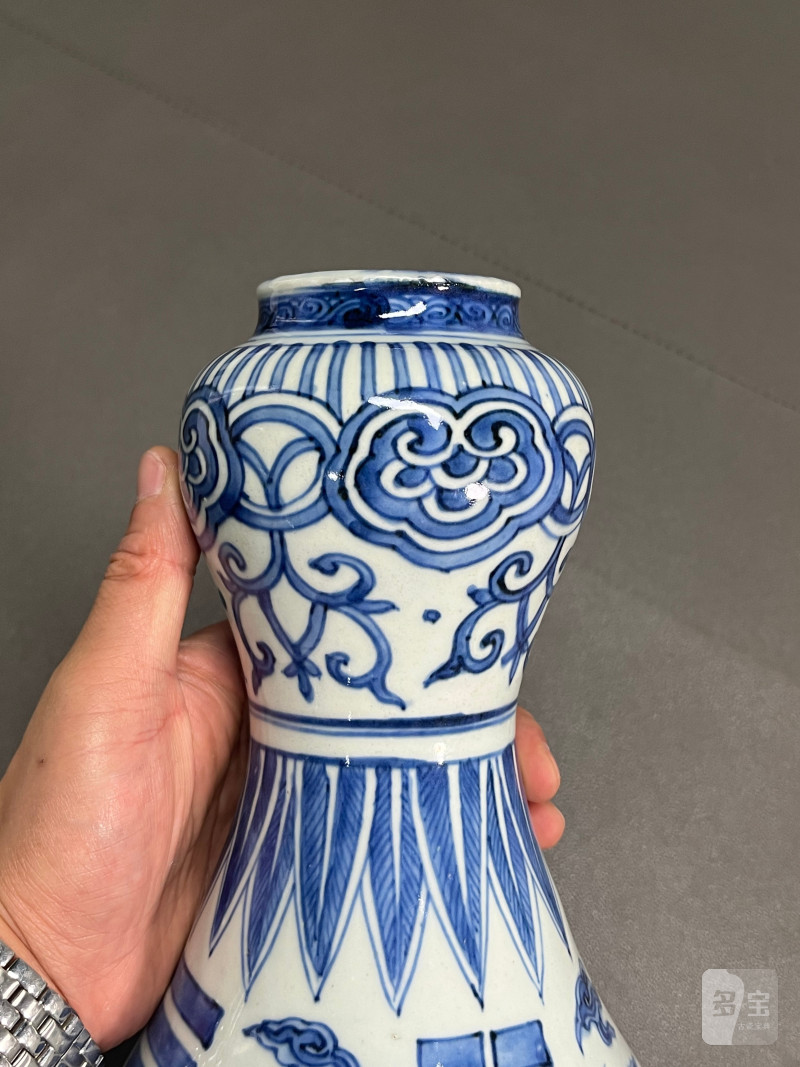 明万历  青花八卦云鹤纹蒜头瓶 - 图11